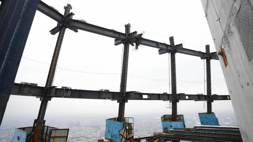 长线·快讯丨山东国际金融中心（IFC）428米超高层项目外框钢结构实现顺利封顶(图4)